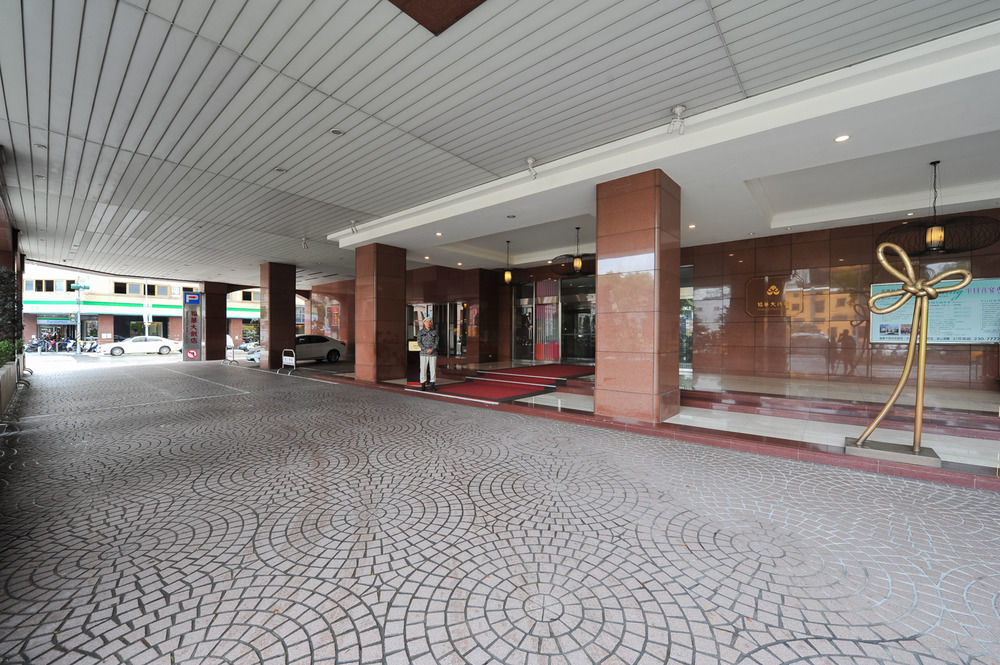 The Howard Plaza Hotel Kaohsiung Exterior photo